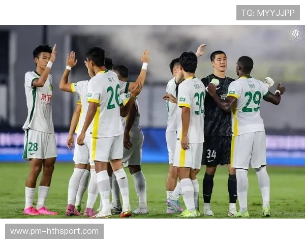 国安队备战加练射门，主帅强调临门一脚精准度